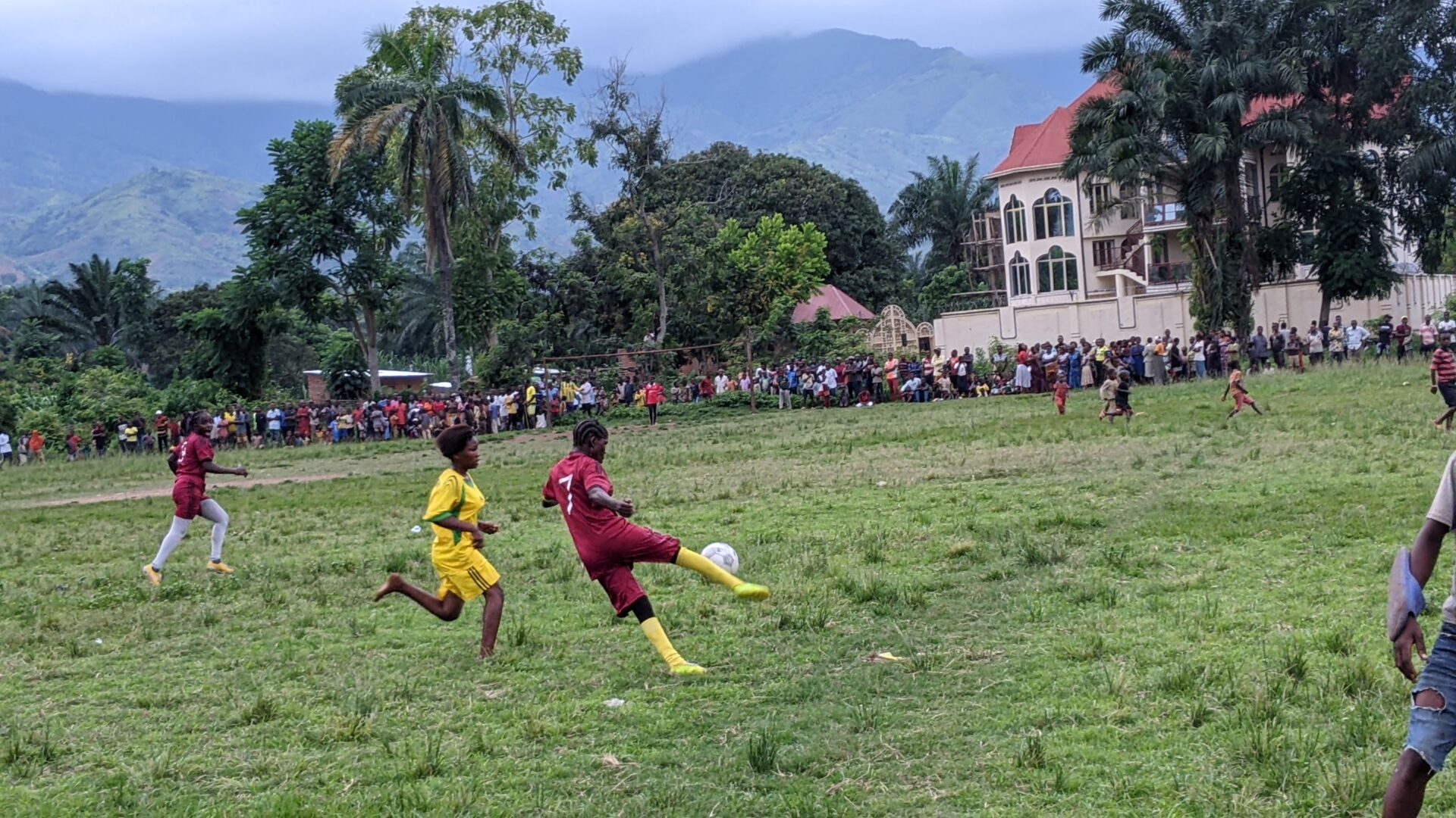 match football des jeunes filles du littoral du lac Tanganyika
